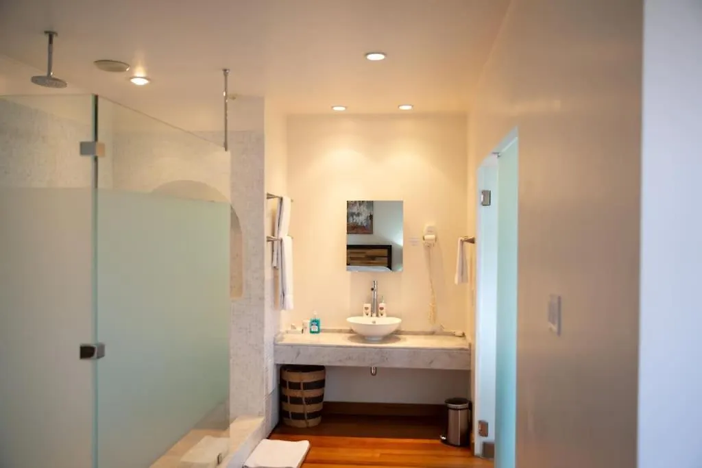 Stunning Hillside Villa, Limegrove St James Saint James